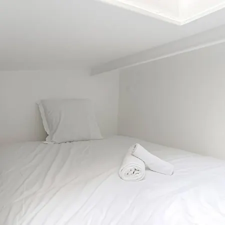 Apartment Atypique Au Coeur De Batignolles Paris